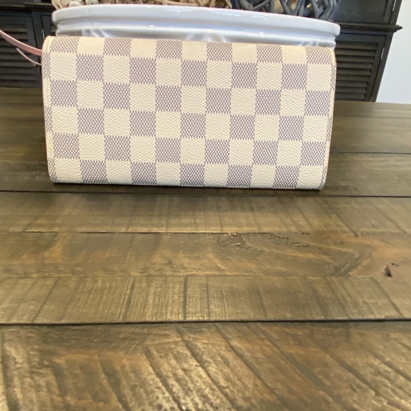 Louis Vuitton Wallet - Picture 2 of 8